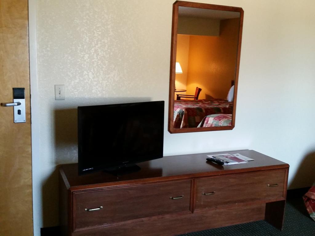 Budget Host Inn Sandusky Phòng bức ảnh